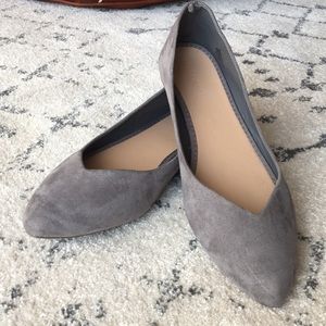 Grey pointed toe flats